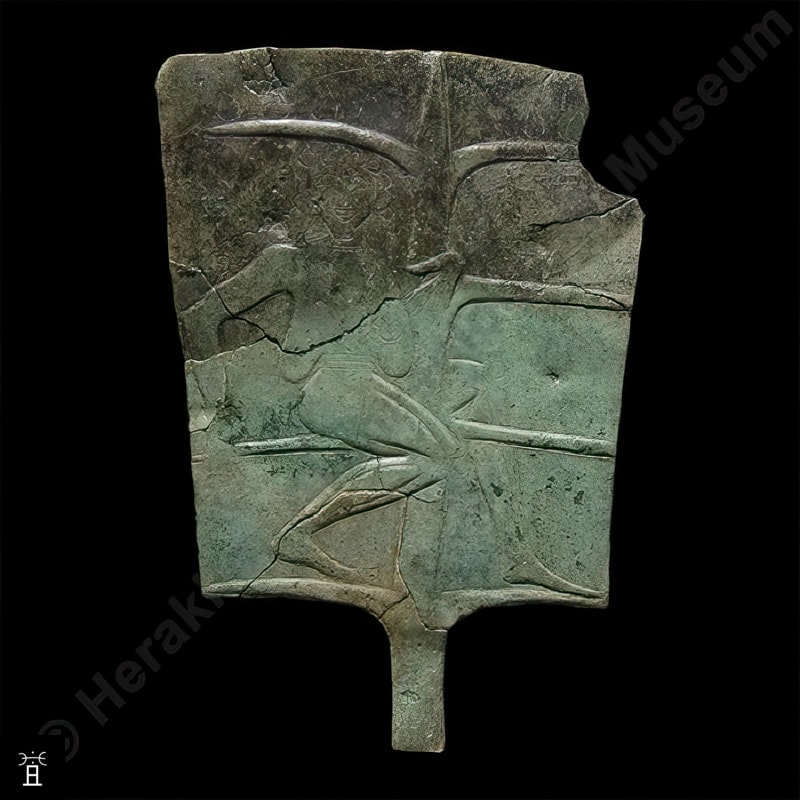 Plaque votive découpée en feuille de bronze, apparition d'Hermès kedrites © Musée archéologique d'Héraklion